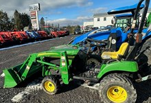 Tractor For Sale: John Deere 2210