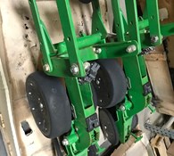 John Deere XP row unit w/ closing wheels Thumbnail 2