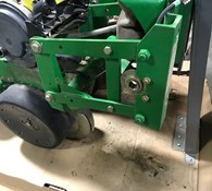 John Deere XP row unit w/ closing wheels & meters Thumbnail 1