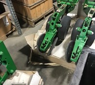 John Deere XP row unit w/ closing wheels & meters Thumbnail 2