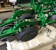 John Deere XP row unit w/ closing wheels & meters Thumbnail 4