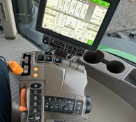 2017 John Deere 8400R Thumbnail 7