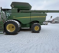 2016 John Deere S690 Thumbnail 2