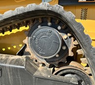 2018 John Deere 323E Thumbnail 11