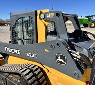 2018 John Deere 323E Thumbnail 12