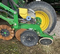 2009 John Deere 1770NT CCS Thumbnail 4