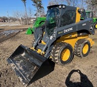 2022 John Deere 332G Thumbnail 1