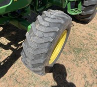 2016 John Deere 4052R Thumbnail 9