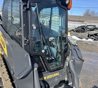2015 New Holland Compact Track Loaders C227 Thumbnail 5