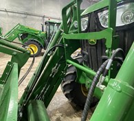 2022 John Deere 6195M Thumbnail 34