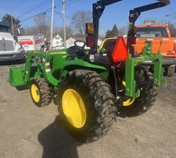 2022 John Deere 3038E Thumbnail 3