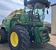 2017 John Deere 8700 Thumbnail 9