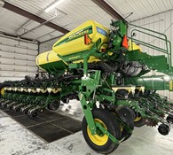 2015 John Deere 1775NT Thumbnail 3