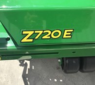 2023 John Deere Z720E Thumbnail 25