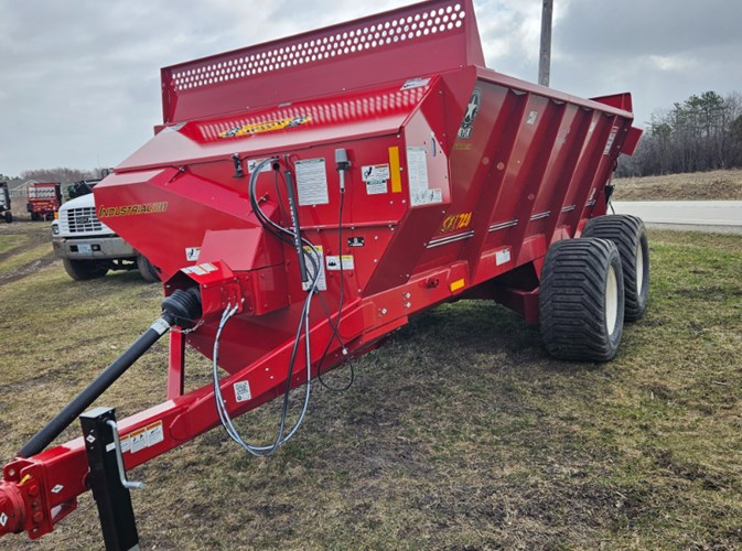 2023 Meyer SXIC720T Manure Spreader-Dry/Pull Type For Sale