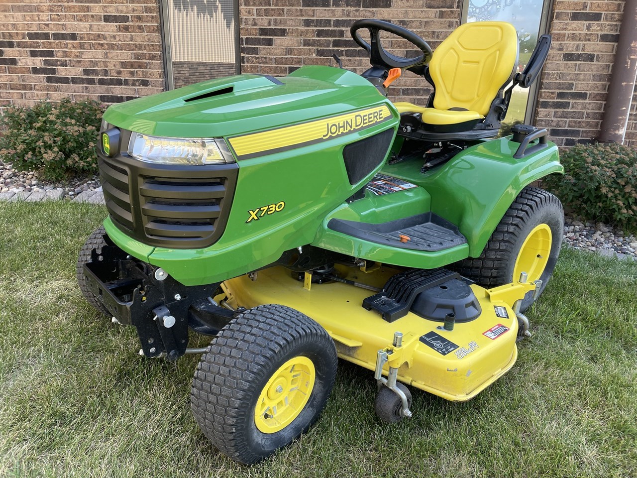 2021 John Deere X730 w/60HC Mower Deck & Air Ride Seat Riding Mower For ...