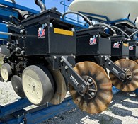 2012 Kinze 3660 Thumbnail 8