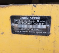 2012 John Deere 250G LC Thumbnail 8