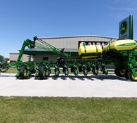 2015 John Deere 1775NT Thumbnail 3