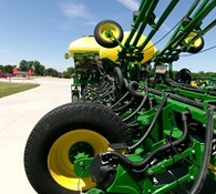 2015 John Deere 1775NT Thumbnail 19