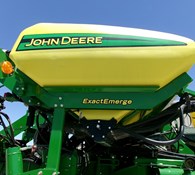 2015 John Deere 1775NT Thumbnail 24