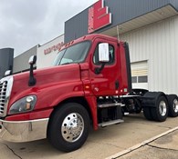 2020 Freightliner Day Cab Thumbnail 1