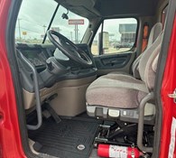 2020 Freightliner Day Cab Thumbnail 5