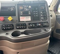 2020 Freightliner Day Cab Thumbnail 6