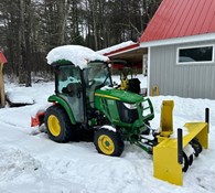 2017 John Deere 3033R Thumbnail 1