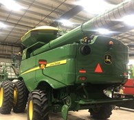 2016 John Deere S670 Thumbnail 4