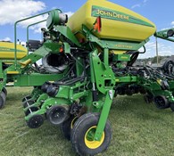 2015 John Deere 1775NT Thumbnail 3