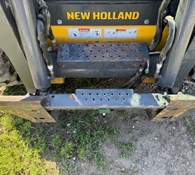 2012 New Holland L225 Thumbnail 6