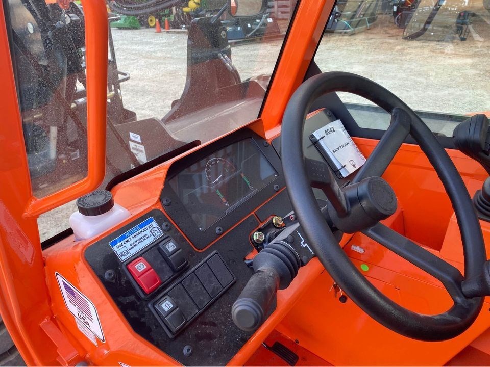 2024 JLG Skytrak 6042 伸缩式吊运机待售Williamston South Carolina