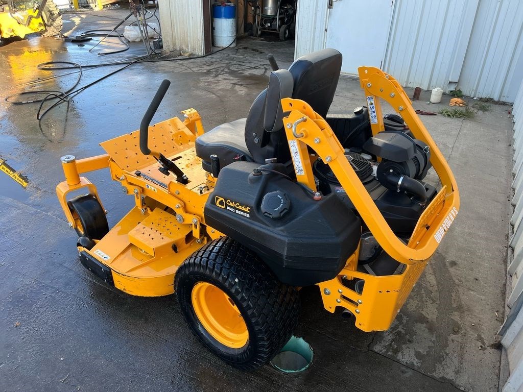 2024 Cub Cadet Commercial Zero-Turn Mowers PRO Z 960 L EFI Zero
