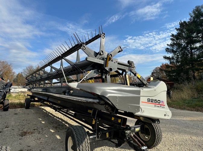 2014 Gleaner 9250 Harvesting Head For Sale 2014 Gleaner 9250 Harvesting Head For Sale