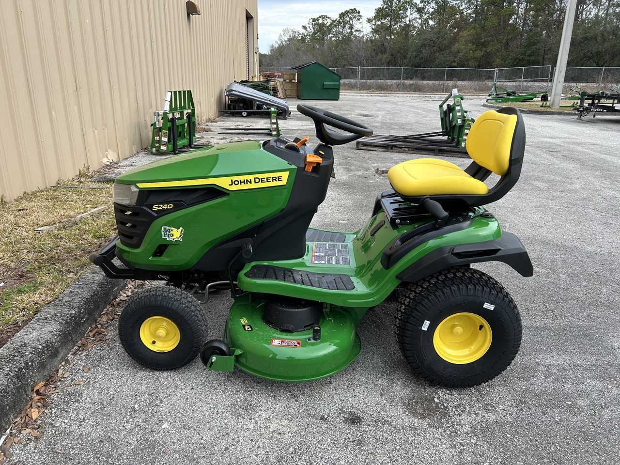 Utility Tractors John Deere S240 Tractor S240 Lawn Tractor With 42