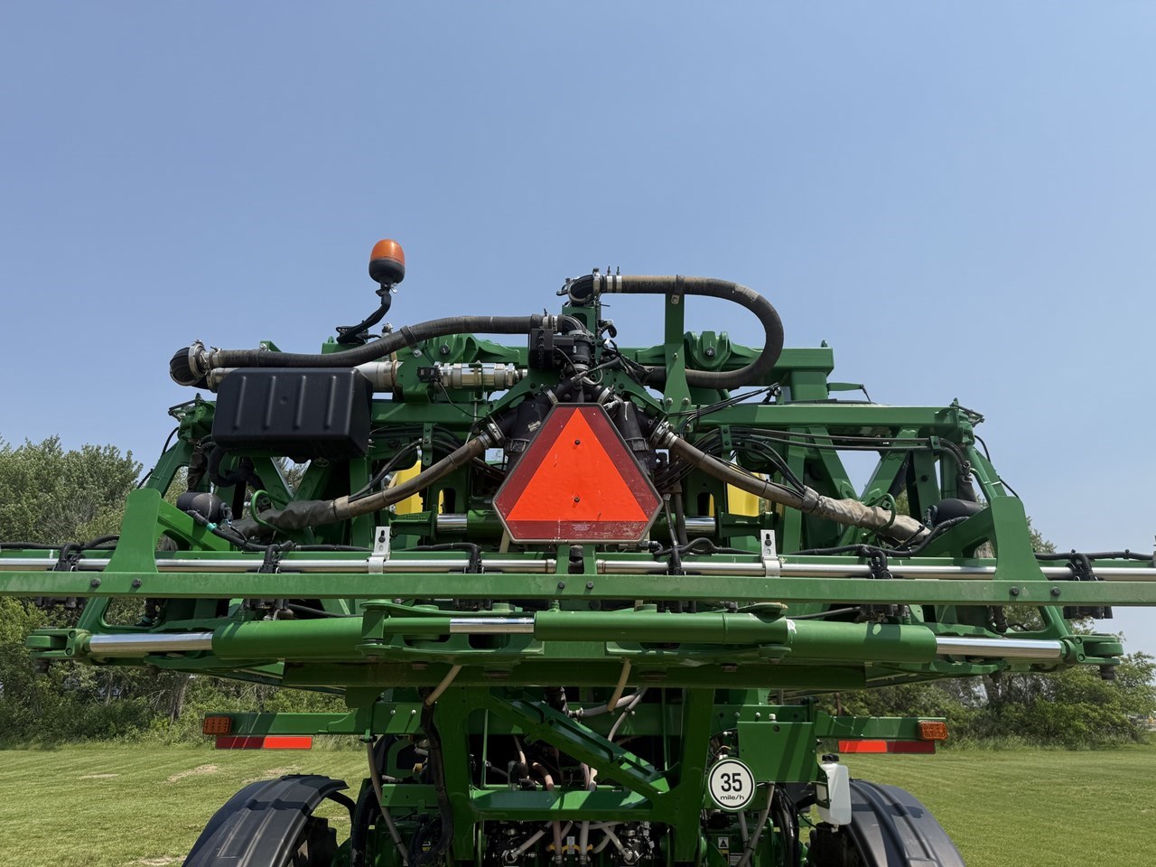 ジョンディア R4038 自走式噴霧器 ローボーイセミトレーラー付き　1/64 1/64 John Deere R4038 Sprayer 2019 Farm Show Chaser - Windy