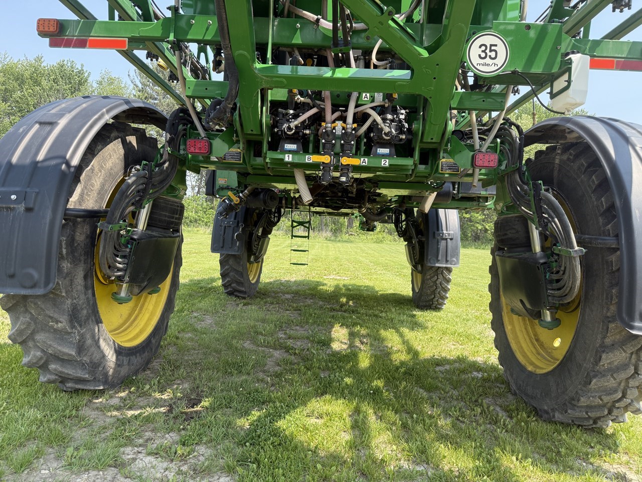 ジョンディア R4038 自走式噴霧器 ローボーイセミトレーラー付き　1/64 1/64 John Deere R4038 Sprayer 2019 Farm Show Chaser - Windy