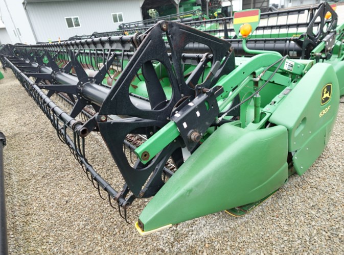 2007 John Deere 630F Cabezales plegables A La Venta 2007 John Deere 630F Cabezales plegables A La Venta