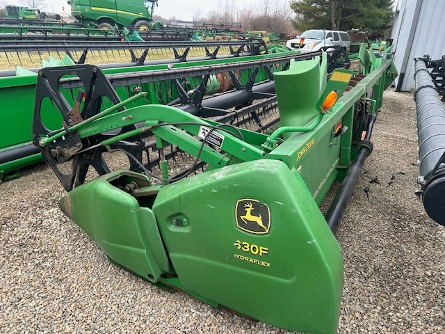 2005 John Deere 630F Cabezales plegables A La Venta 2005 John Deere 630F Cabezales plegables A La Venta