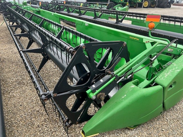 2011 John Deere 630F Cabezales plegables A La Venta 2011 John Deere 630F Cabezales plegables A La Venta