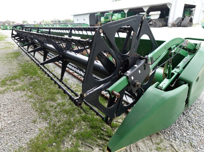 2006 John Deere 630F Cabezales plegables A La Venta 2006 John Deere 630F Cabezales plegables A La Venta