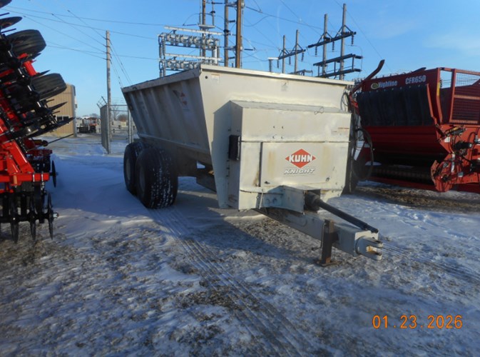 Kuhn Knight 8132 Manure Spreader-Dry For Sale Kuhn Knight 8132 Manure Spreader-Dry For Sale
