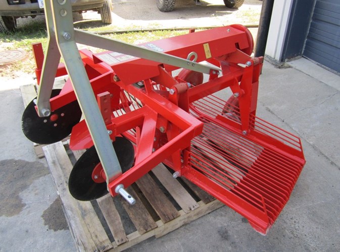 2024 Checchi & Magli SP100 Offset Potato Digger Misc. Ag For Sale 2024 Checchi & Magli SP100 Offset Potato Digger Misc. Ag For Sale