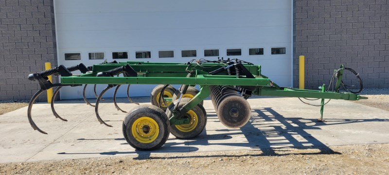 Plow-Chisel For Sale John Deere 714 
