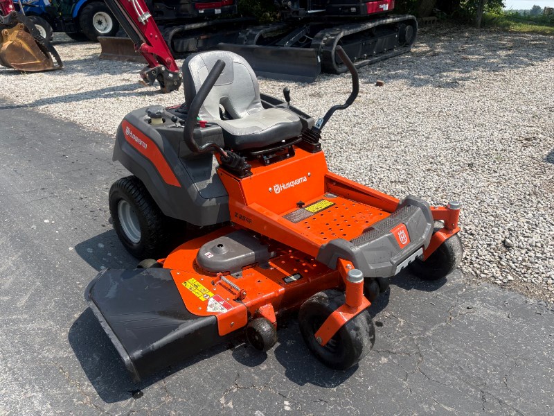 2022 Husqvarna Z254F