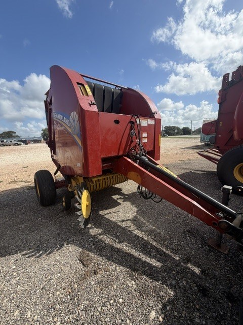 Baler-Round For Sale 2011 New Holland ROLLBELT 450 UTILITY
